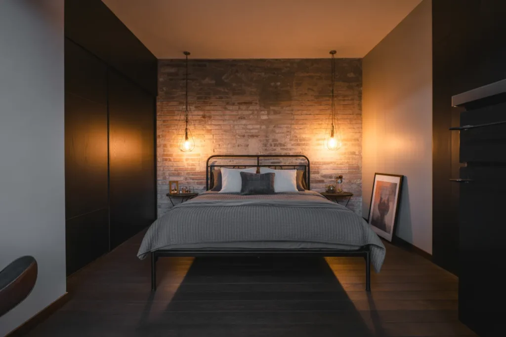 small room with queen bed ideas